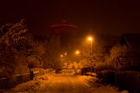 R�d-gr�nt vattentorn och sn�